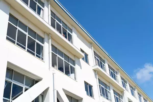 「なぜ日本の学校は"暑くて寒い"のか…専門家が｢先進国とは思えない｣とあきれる"日本の公共建築のお粗末さ"」の画像