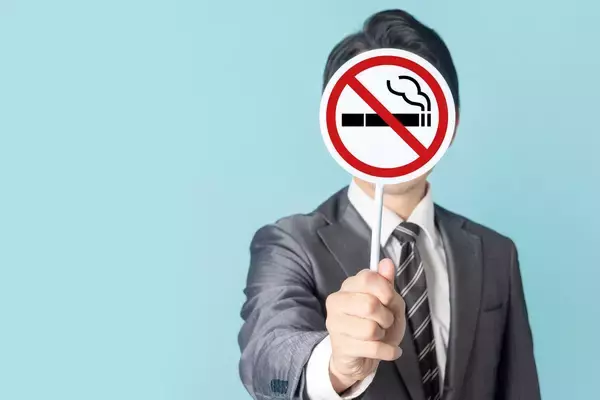 「喫煙者はボーナス1万円減…年商92億円の｢明るいブラック企業｣が離職率60→8%に改善させた"変な社内ルール"」の画像