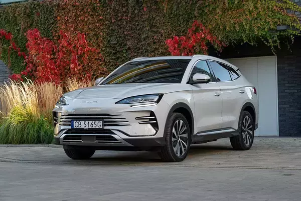 「中国のハイブリッドが日本に追いついてきた…BYD｢シーライオン6｣驚きの燃費性能と衝撃価格」の画像