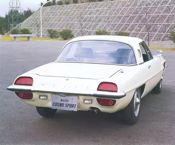 「｢ものづくりニッポン｣の実力を世界に知らしめた…旧車マニアが絶賛する｢希少すぎるマツダの名車｣の名前」の画像