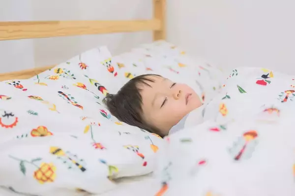 「｢テレビ流しっぱなし｣が子どもの集中力をじわじわ奪う…研究が示す｢幼児の脳の発達｣を阻害させる親のNG習慣」の画像