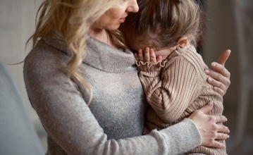 ｢あなたの順番は次だから｣でも｢待ってね｣でもない…泣きわめく子を落ち着かせる親の"黄金フレーズ"