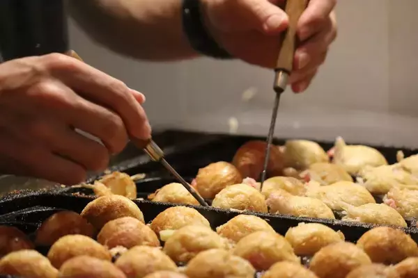 「｢サッカー選手の夢｣を諦め､たこ焼き店主に…スペインで"選手以外の道"を見つけた32歳日本人の挑戦」の画像