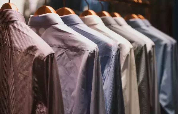 半径1メートルに入るとバレる…オシャレなのに清潔感がない人が着ている｢一発アウト｣シャツの特徴