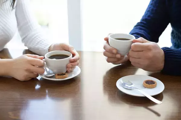 「半径1メートルに入るとバレる…オシャレなのに清潔感がない人が着ている｢一発アウト｣シャツの特徴」の画像