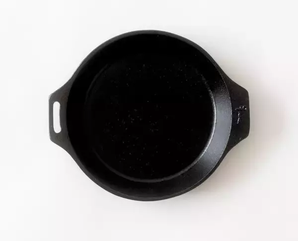 「広告費ゼロのフライパンで1億円…マンホールの蓋を作る｢下請け町工場｣を蘇らせた38歳職人が毎日続けた日課」の画像