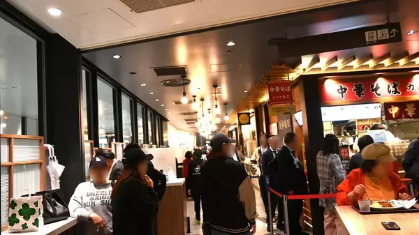 「開業1年で｢廃墟フードコート｣と呼ばれた新施設との差…同じ大阪駅直結｢デパ地下フードコート｣が盛況のワケ」の画像