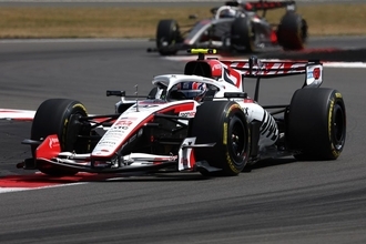 豊田章男から｢諦めた夢｣を託された…数学偏差値35→世界で11人だけの｢F1チーム代表｣になった日本人の正体