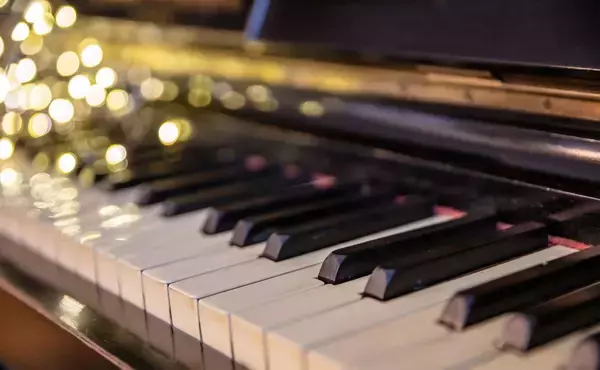 「目覚めのスッキリ感が劇的に変わる…｢寝室でもどうしてもスマホを手放せない人｣にお勧めの“設定”」の画像