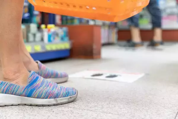 ｢スマホを見ない｣だけでは足りない…脳内科医｢就寝1時間前に立ち寄ってはいけない"日本中にあるお店"｣