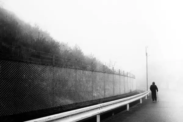 「茶色に濁るバスタブ､排水溝に残る大量の大便…12時間徘徊の87歳夫を老老介護する66歳妻が幸福を感じる瞬間」の画像