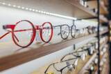 「東京､大阪を捨て｢陸の孤島｣にあえて出店…弱小メガネ店が業界トップの眼鏡市場､JINSを出し抜いた｢奇策｣」の画像1