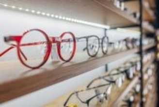 東京､大阪を捨て｢陸の孤島｣にあえて出店…弱小メガネ店が業界トップの眼鏡市場､JINSを出し抜いた｢奇策｣