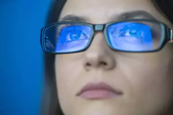 「東京､大阪を捨て｢陸の孤島｣にあえて出店…弱小メガネ店が業界トップの眼鏡市場､JINSを出し抜いた｢奇策｣」の画像