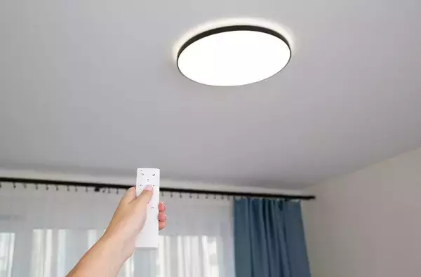 「｢寝る前はスマホ厳禁｣はウソだった…睡眠の専門家が｢ブルーライト悪者説｣を否定する"科学的根拠"」の画像