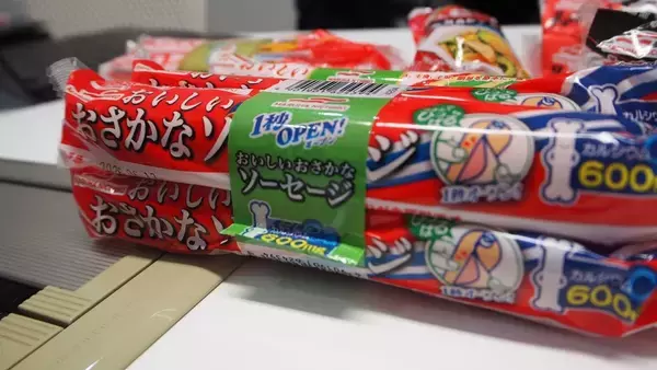 「日本人の｢魚肉ソーセージ離れ｣を止めた…あの｢開けづらい｣オレンジ色の包装フィルムに起きた"意外な変化"」の画像