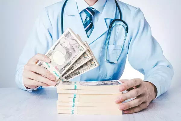 「医師｢年収3000万円はザラです｣…医療費は急増､病院は7割赤字なのに､開業医はなぜ高給なのか」の画像