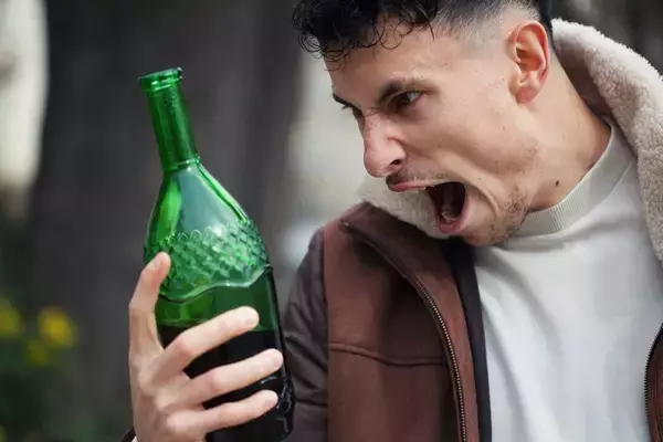 「道徳心がないからでも､自分勝手だからでもない…日本の｢彼ら｣が列に割り込み､物を買い占める本当の理由」の画像