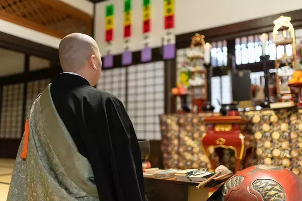お布施､戒名料で｢坊主丸儲け｣は過去の話…ほとんどが年収300万円以下｢地方の寺の僧侶｣のヤバすぎる現実