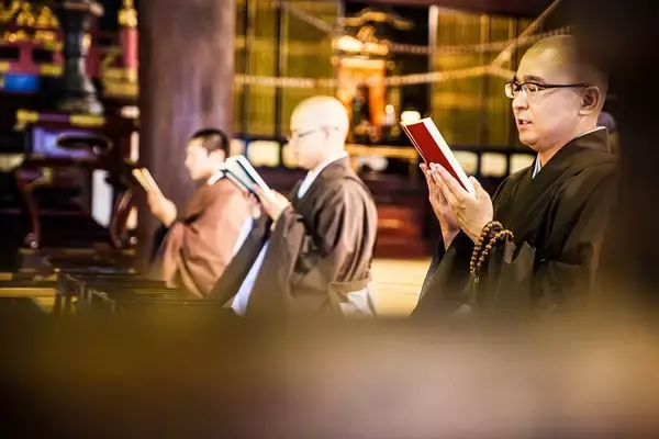 「お布施､戒名料で｢坊主丸儲け｣は過去の話…ほとんどが年収300万円以下｢地方の寺の僧侶｣のヤバすぎる現実」の画像