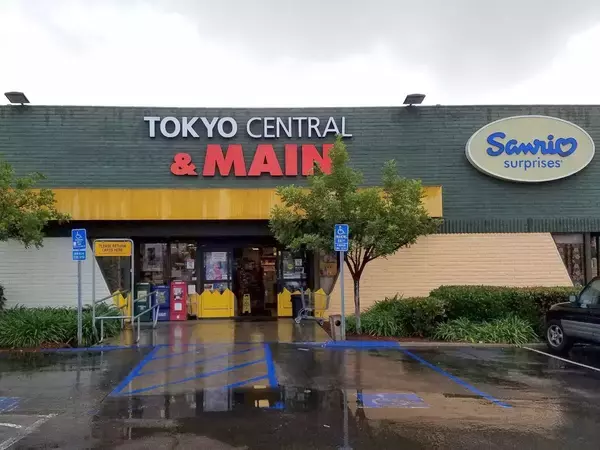 先頭の客は｢ポカリを買うため｣9時間半並んだ…｢ドンキ｣の日本食スーパーがアメリカで初日から大盛況の理由