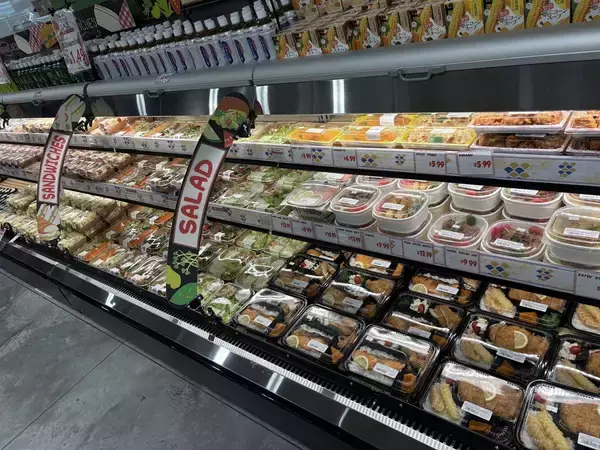 「先頭の客は｢ポカリを買うため｣9時間半並んだ…｢ドンキ｣の日本食スーパーがアメリカで初日から大盛況の理由」の画像