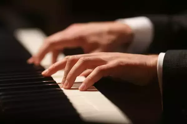 ｢開成→東大卒ピアニスト｣がNYを熱狂させた…聖地カーネギーホールで｢きらきら星｣を弾く"強心臓"の戦略