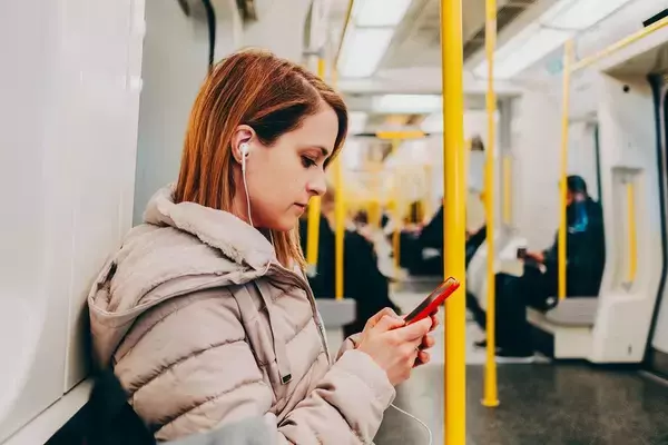 「｢読まないと覚えられない｣は思い込みだった…4000人超のデータ分析でわかった｢ながら聞き｣勉強法の効果」の画像
