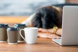 眠気対策にコーヒー､疲れたときに甘いものは危うい…医師が警告"休んでもとれない疲れ"の正体
