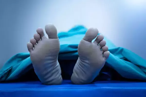 法医学者の解剖で判明した｢死亡推定時刻｣の謎…男性が生命保険の払われない免責期間に死を選んだ切ない理由