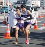 「｢負けっぱなしで終われるか｣…キラキラ言葉が並ぶ元日の朝刊にアシックスが載せた"異例のメッセージ"」の画像2