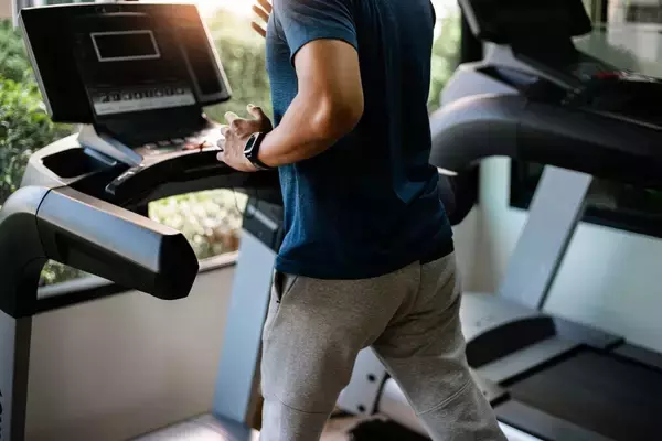 「知らないと受講料をドブに捨てることになる…｢有料スクール動画｣の"ポンコツ講師"を一発で見抜く方法」の画像