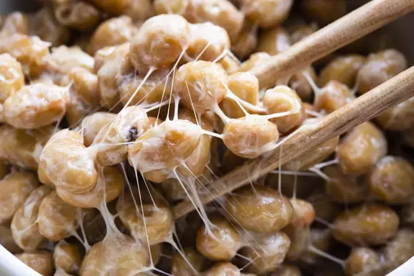 座りっぱなしで腸はヨボヨボ化する…内科医直伝｢毎朝スッキリの人がしている"座ったままできる運動"｣