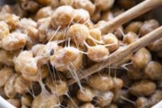 座りっぱなしで腸はヨボヨボ化する…内科医直伝｢毎朝スッキリの人がしている"座ったままできる運動"｣