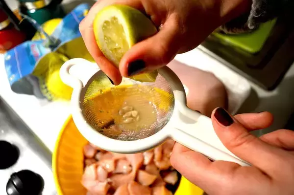 「焼く前につけるだけ…糖尿病専門医｢焼肉､から揚げ､炒め物の老化促進物質を半減させる裏技｣」の画像