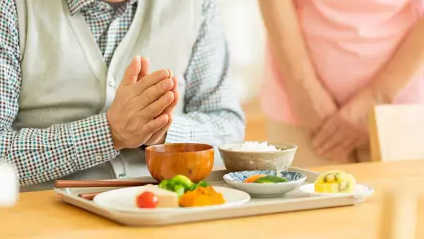 「65歳を過ぎたら｢1日4食｣がちょうどいい…医師｢血管を守り､健康寿命が伸びる｣1週間の献立表【食の新常識3選】」の画像