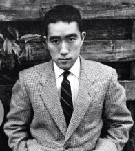 バラ300本が今生の別れだった…｢ノーベル賞が欲しい｣と言った三島由紀夫に美輪明宏が切った痛烈なタンカ