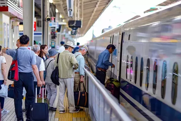 「このままでは日本人が｢新幹線離れ｣するしかない…｢迷惑な外国人観光客への対処法｣をJR東海に尋ねた結果」の画像
