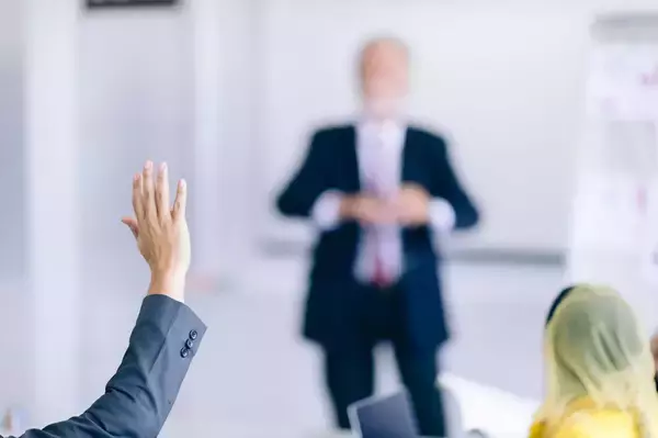 「｢一応確認なのですが…｣アイデアが出ない硬直した会議を動かした"門外漢"のわざとらしい｢素人質問｣」の画像