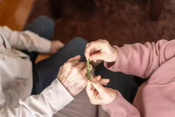 「｢親はいつまでも元気｣の思い込みが一番危ない…50代までに確認すべき｢突然の介護｣を招く"親の小さな変化"」の画像