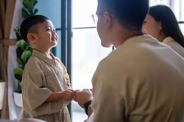 「｢育ちの違い｣はちょっとした一言に表れる…代々続く富裕層が子供の前で絶対に口にしない"意外な7文字"」の画像