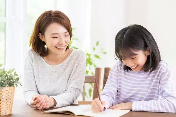 「小学生の勉強に｢デジタル学習｣はアリか…中学受験のプロ｢低学年のうちは電子辞書より紙の辞書｣の深い理由」の画像