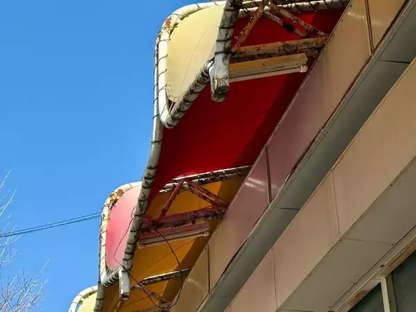 「夜は真っ暗､シャッターはボロボロ…東急田園都市線の駅前一等地で"築59年の廃墟モール"が営業を続ける理由」の画像