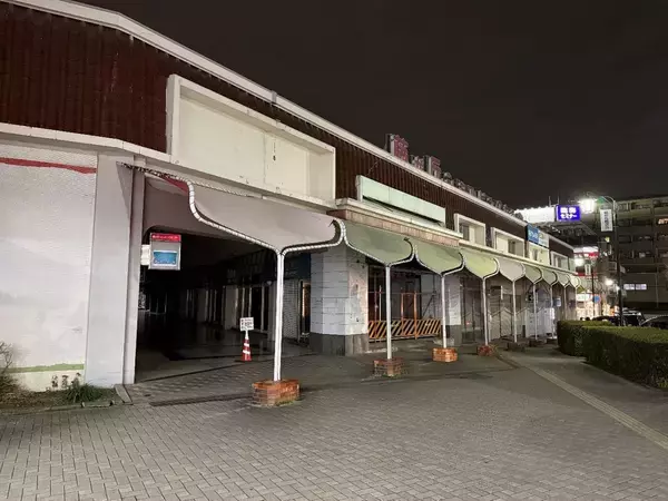 「夜は真っ暗､シャッターはボロボロ…東急田園都市線の駅前一等地で"築59年の廃墟モール"が営業を続ける理由」の画像