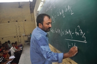 ケンブリッジ大留学の夢は貧困で潰えた…絶望の天才数学青年が｢インドの東大｣合格率100%の無償塾を創るまで
