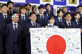テレビの｢タダで見られるW杯 ｣が揺らいでいる…WBCをのみ込んだ｢有料化の波｣がサッカーに迫る理由