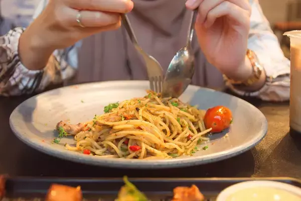 医師｢朝食･昼食･夕食は3:5:2が最適｣､では糖質摂取量の黄金比は…血糖値の急上昇を防ぐ食べ方