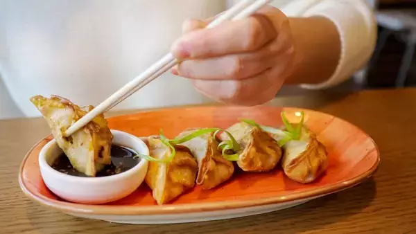 「医師｢朝食･昼食･夕食は3:5:2が最適｣､では糖質摂取量の黄金比は…血糖値の急上昇を防ぐ食べ方」の画像