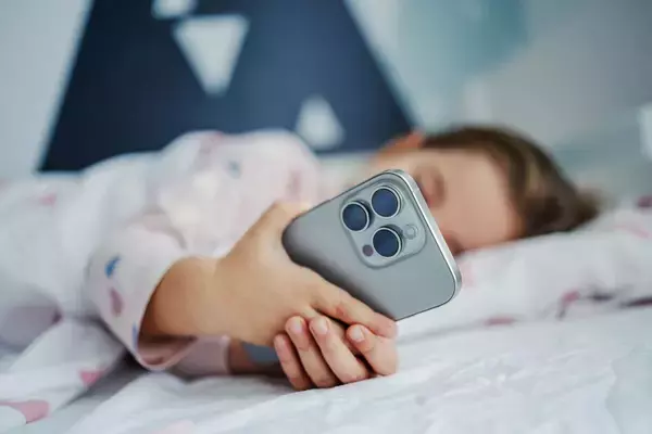 そりゃ親の｢スマホをやめなさい｣が効くわけない…フェイスブック内部資料に書かれた｢前頭葉ハック｣の実態