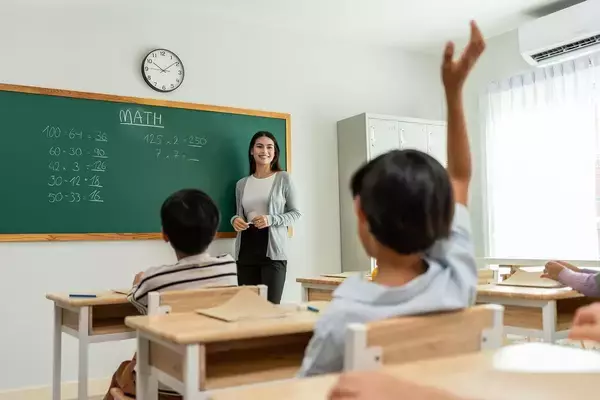 「子どもを襲うわいせつ教師は距離感がバグっている…現役スクールカウンセラーが説く｢ヤバい先生｣の見抜き方」の画像